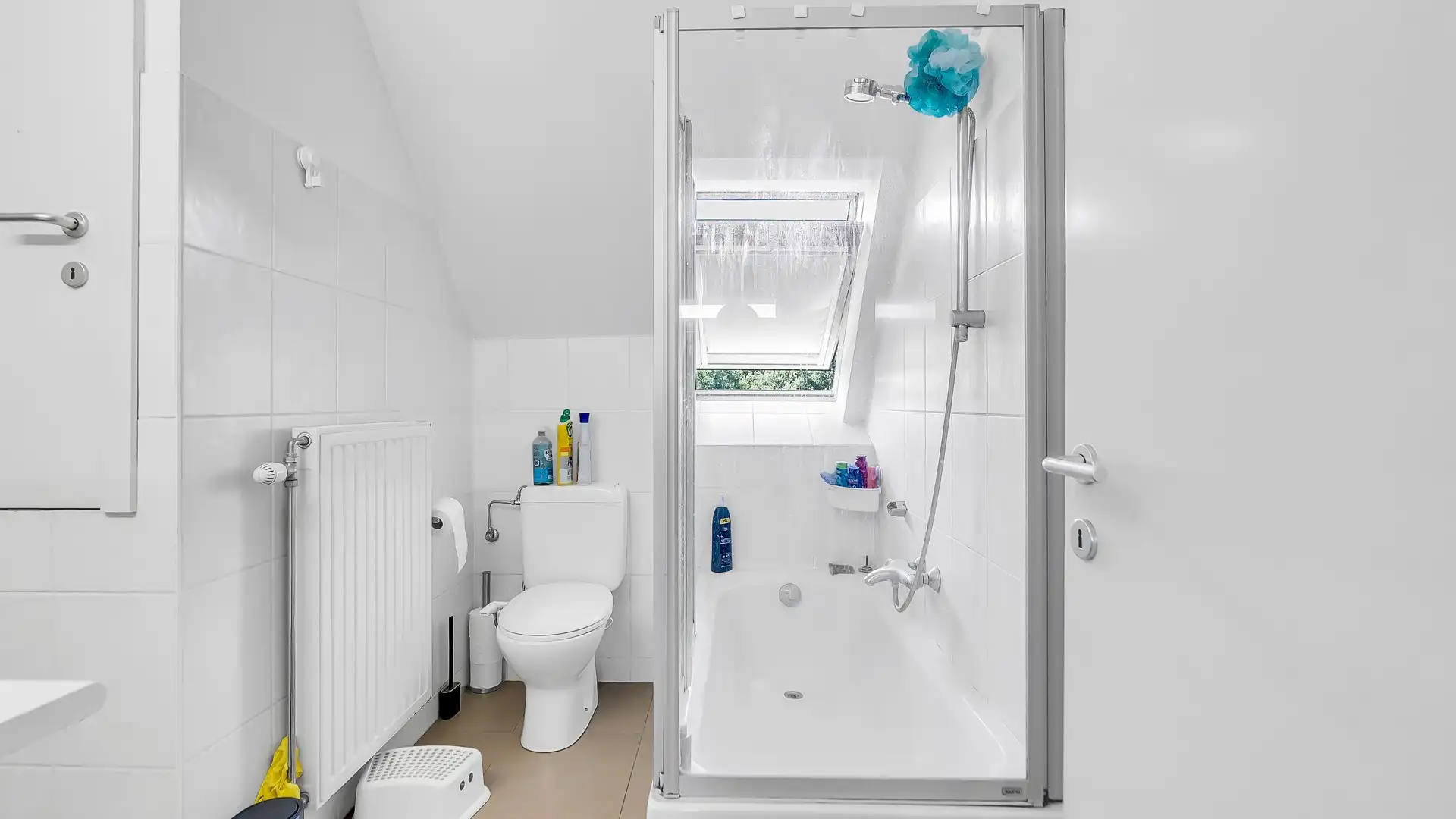 Ruim en instapklaar appartement met 3 slpkrs vlakbij Genk centrum foto 15