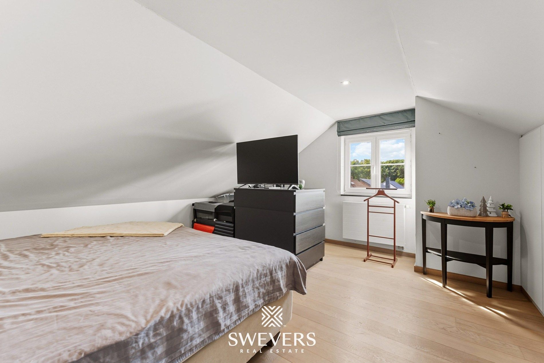 HOB met 3 slaapkamers, bureau en zwembad   foto 21