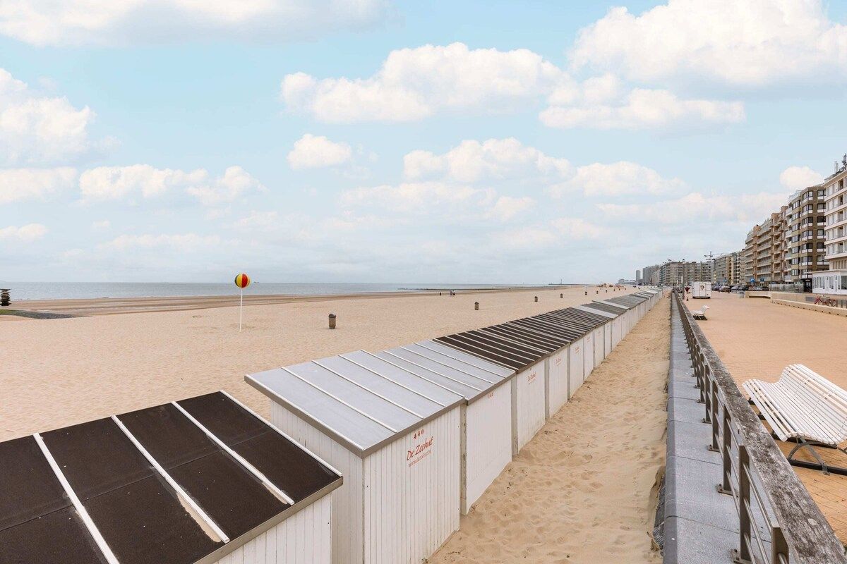 Gemeubeld twee slaapkamer appartement vlak aan zee foto 13
