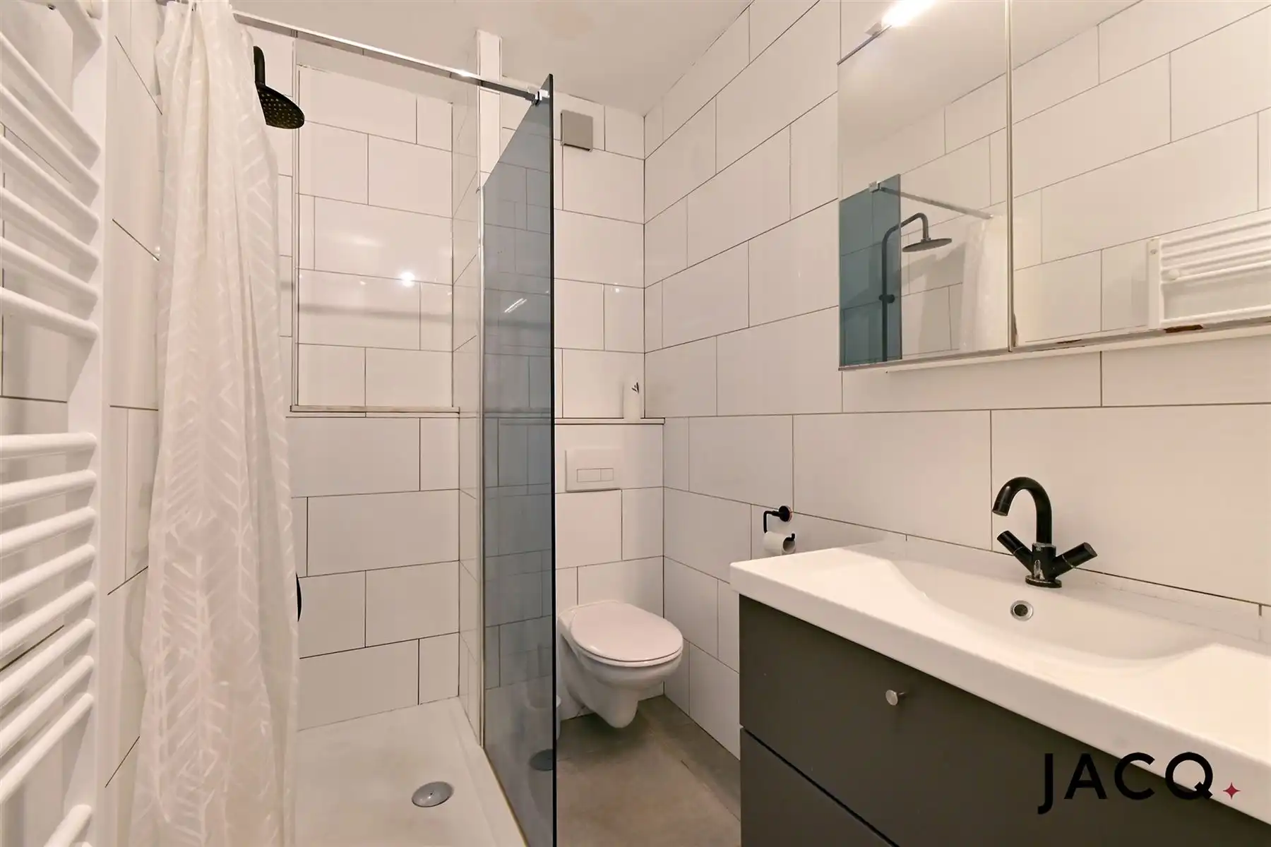 Gerenoveerd appartement met 2 slpk's, aparte garage nabij "De Schorre"! foto 11