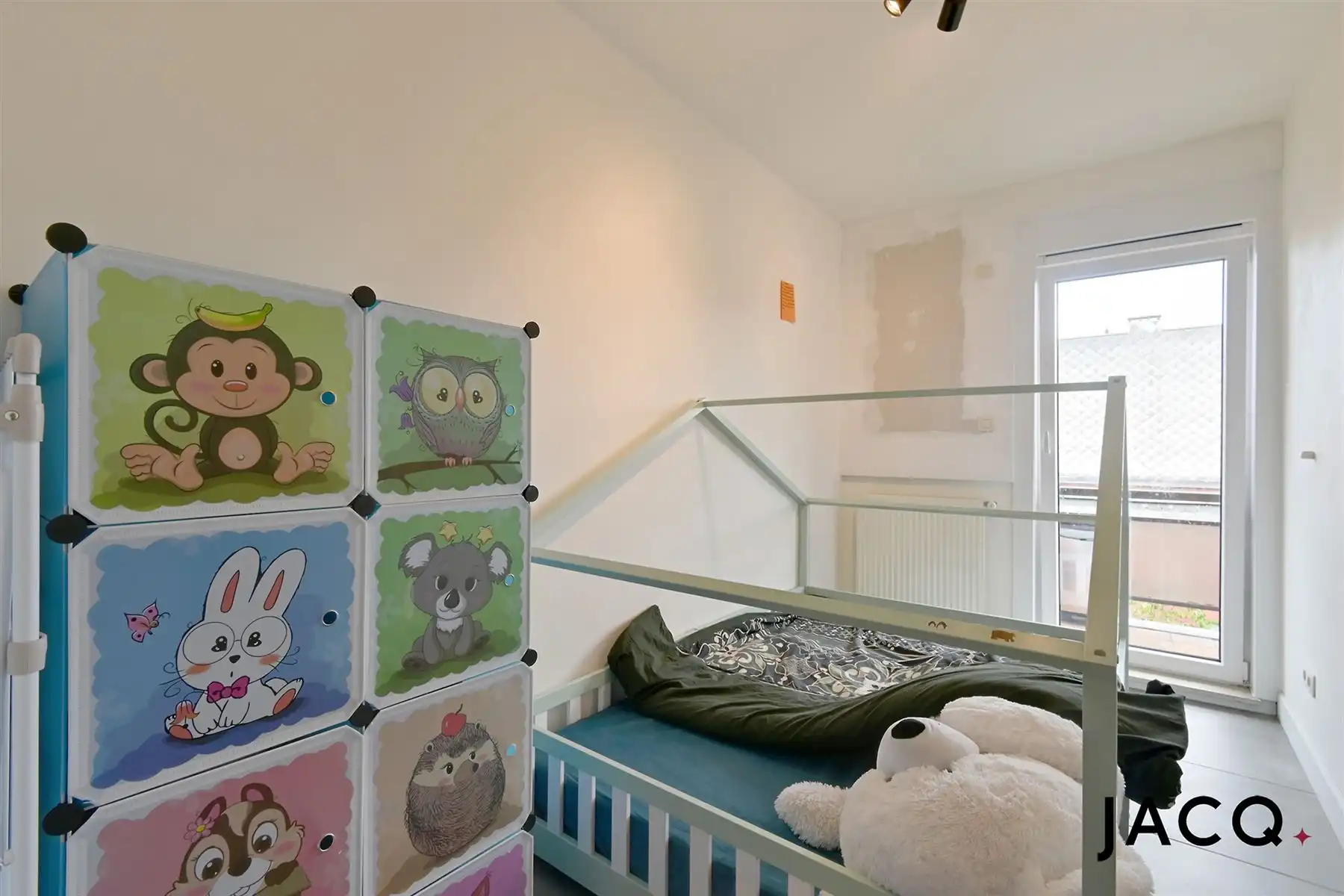 Gerenoveerd appartement met 2 slpk's, aparte garage nabij "De Schorre"! foto 11