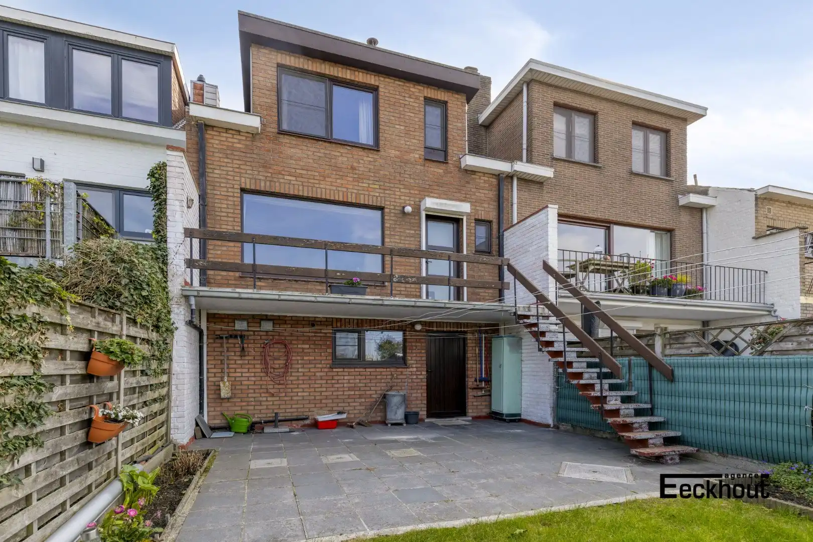 Te moderniseren woning op goede ligging met garage en tuin! foto 23