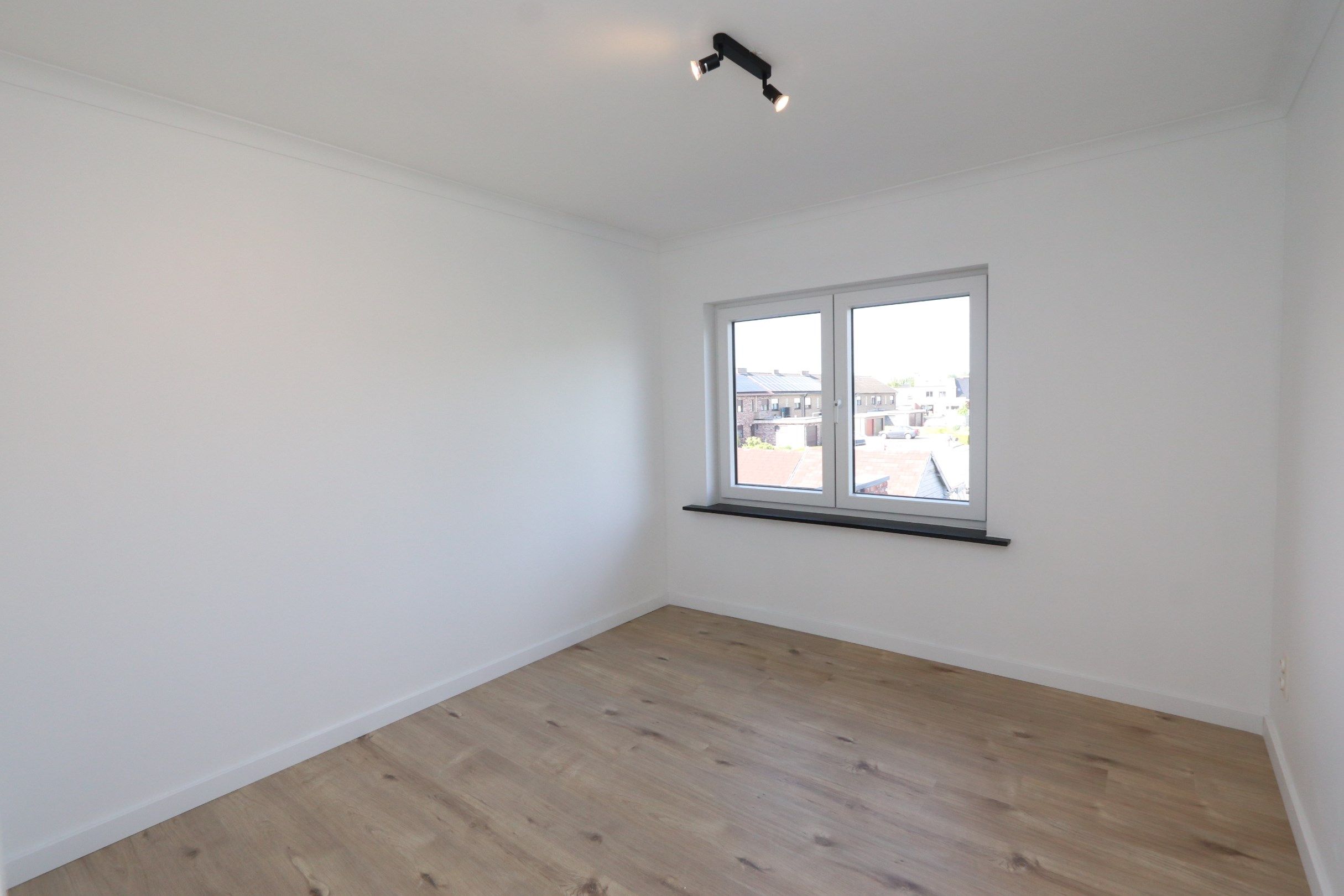 GERENOVEERDE WONING MET 3 SLAAPKAMERS EN TUIN foto 16