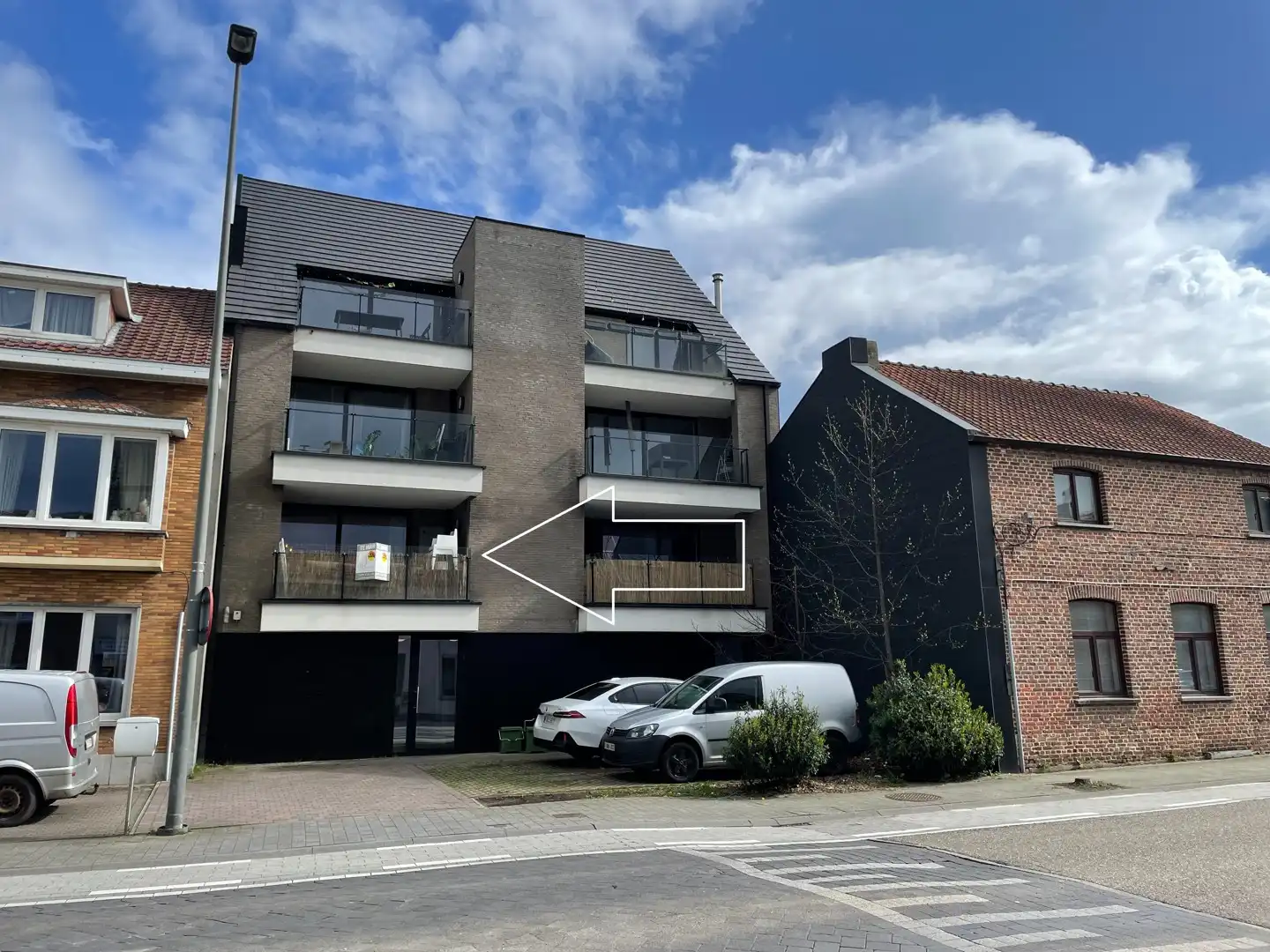 Prachtig appartement met 1 slaapkamer en ruim, zongericht terras te Hasselt. foto {{pictureIndex}}