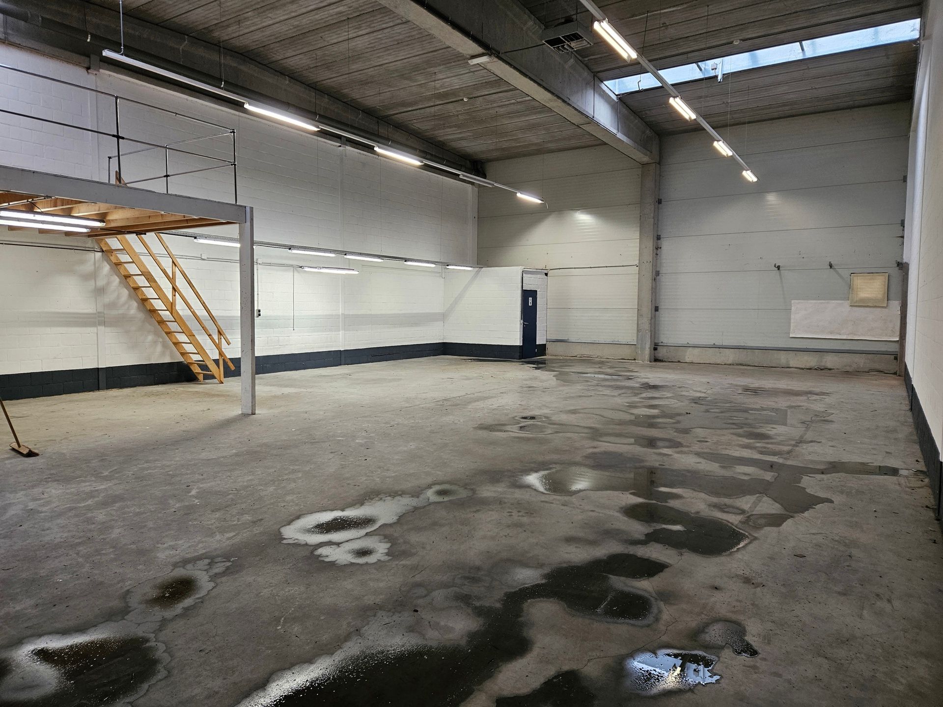 Ruime bedrijfsruimte van ca. 220m² te Turnhout foto 2