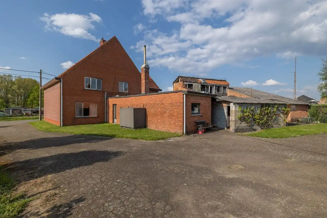 Te renoveren woning met ruimte, rust en potentieel foto 43