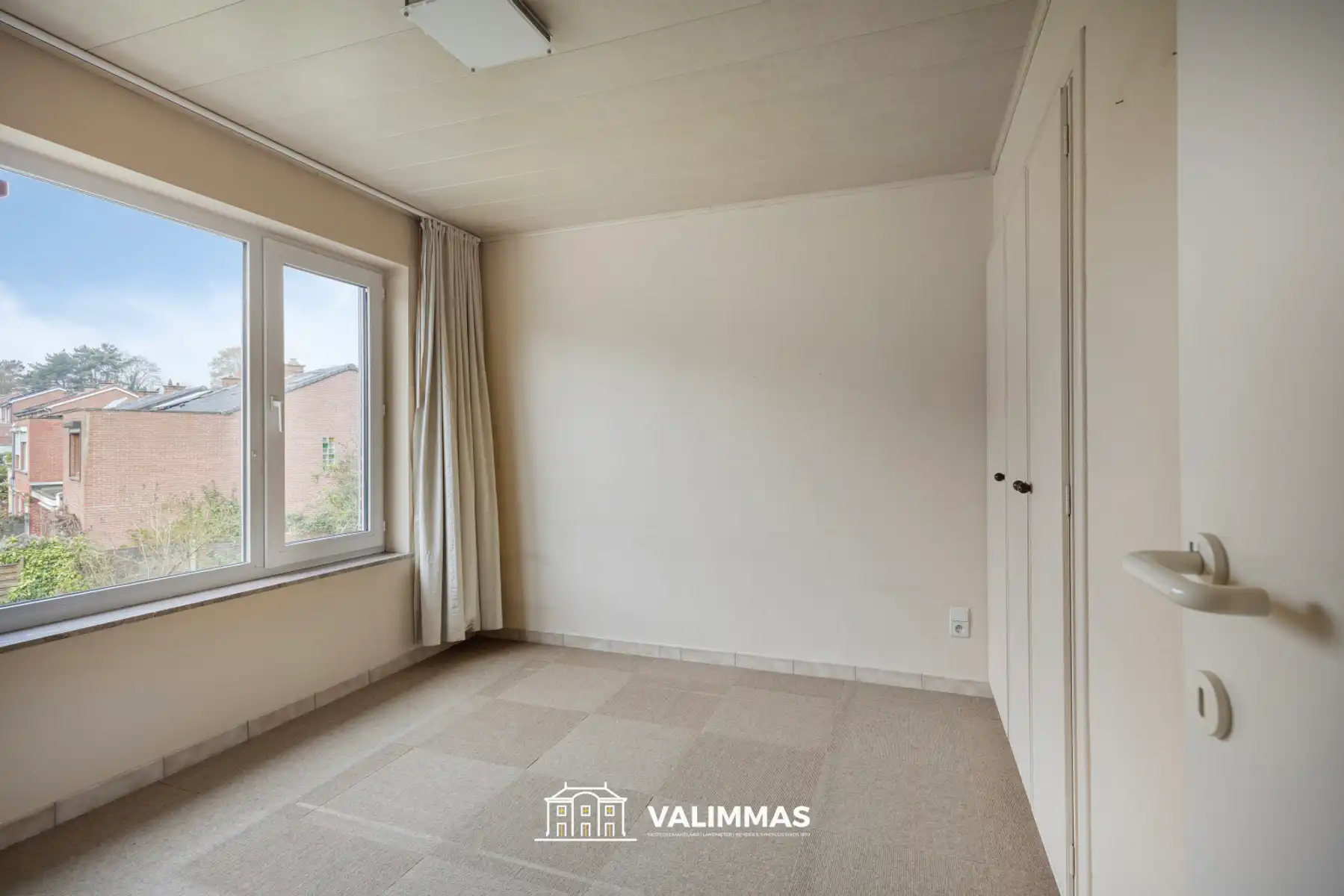 Welgelegen en verzorgde driegevelwoning met garage en tuin foto 19