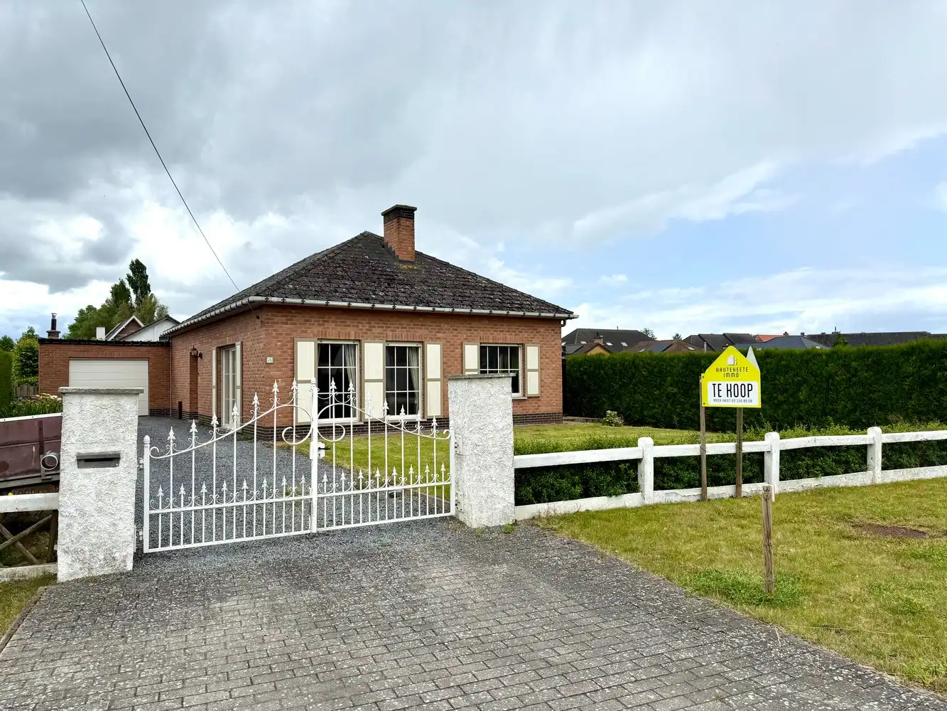 Hoofdfoto van de publicatie: Centraal gelegen woning met veel potentieel op mooi perceel!