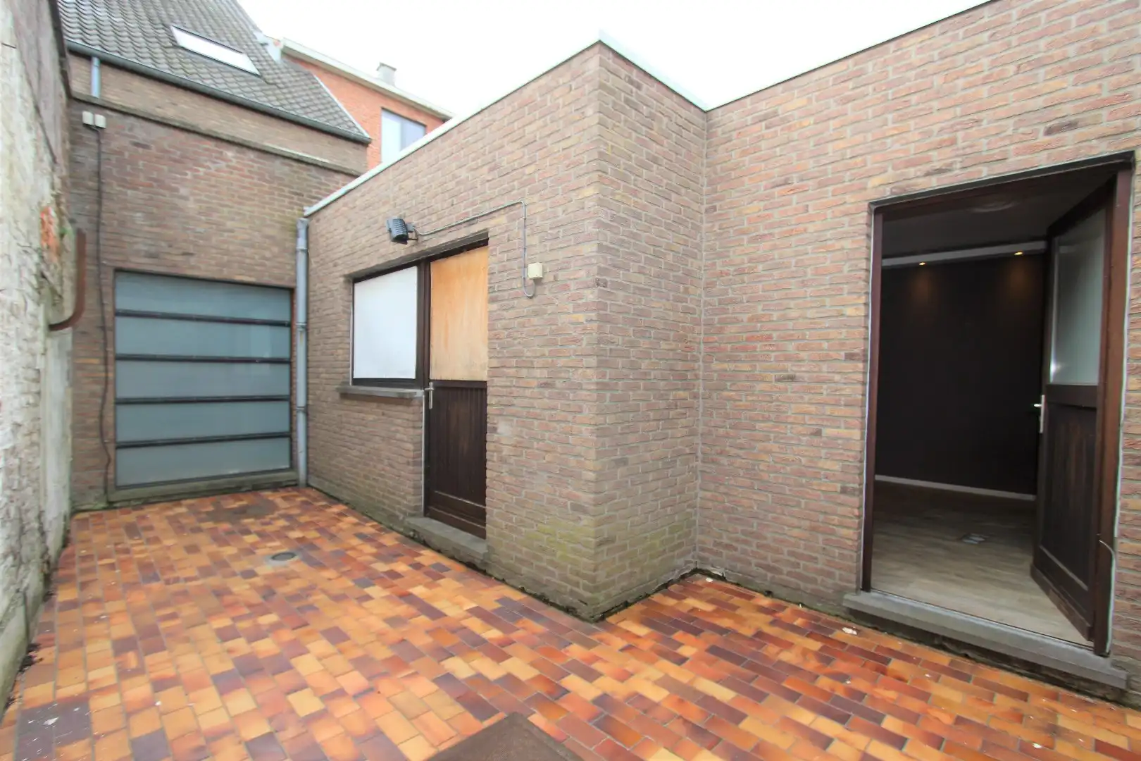 PRACHTIG GELEGEN MODERNE HANDELSWONING foto 8