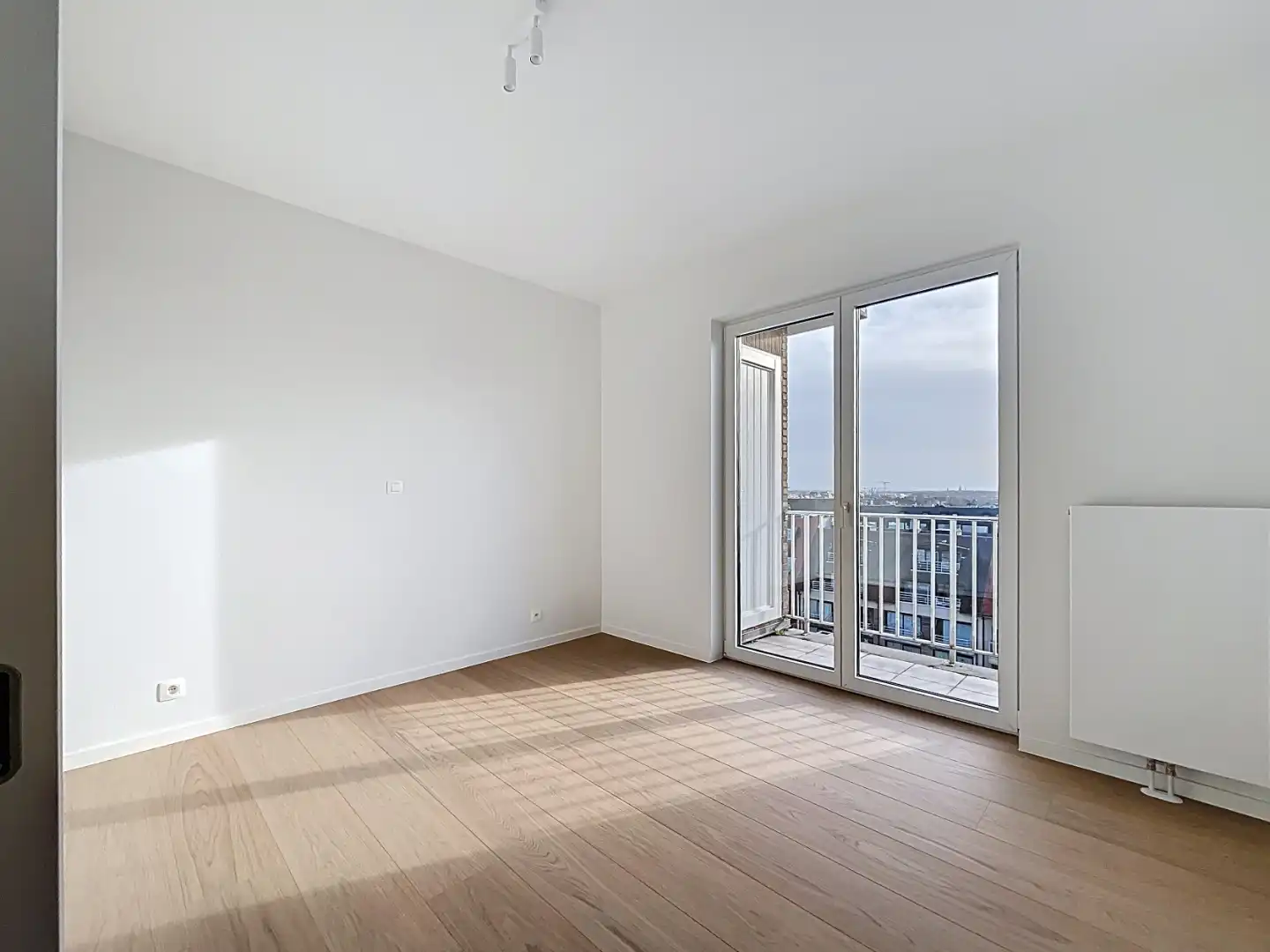 Gerenoveerd  twee slaapkamer appartement met frontaal zeezicht én centrale ligging foto 9