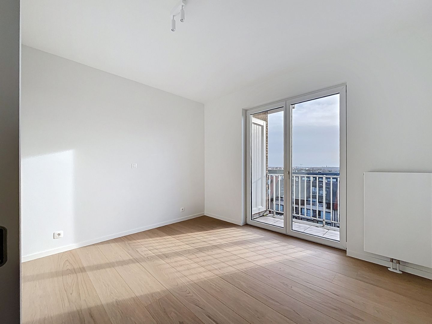 Gerenoveerd  twee slaapkamer appartement met frontaal zeezicht én centrale ligging foto 9