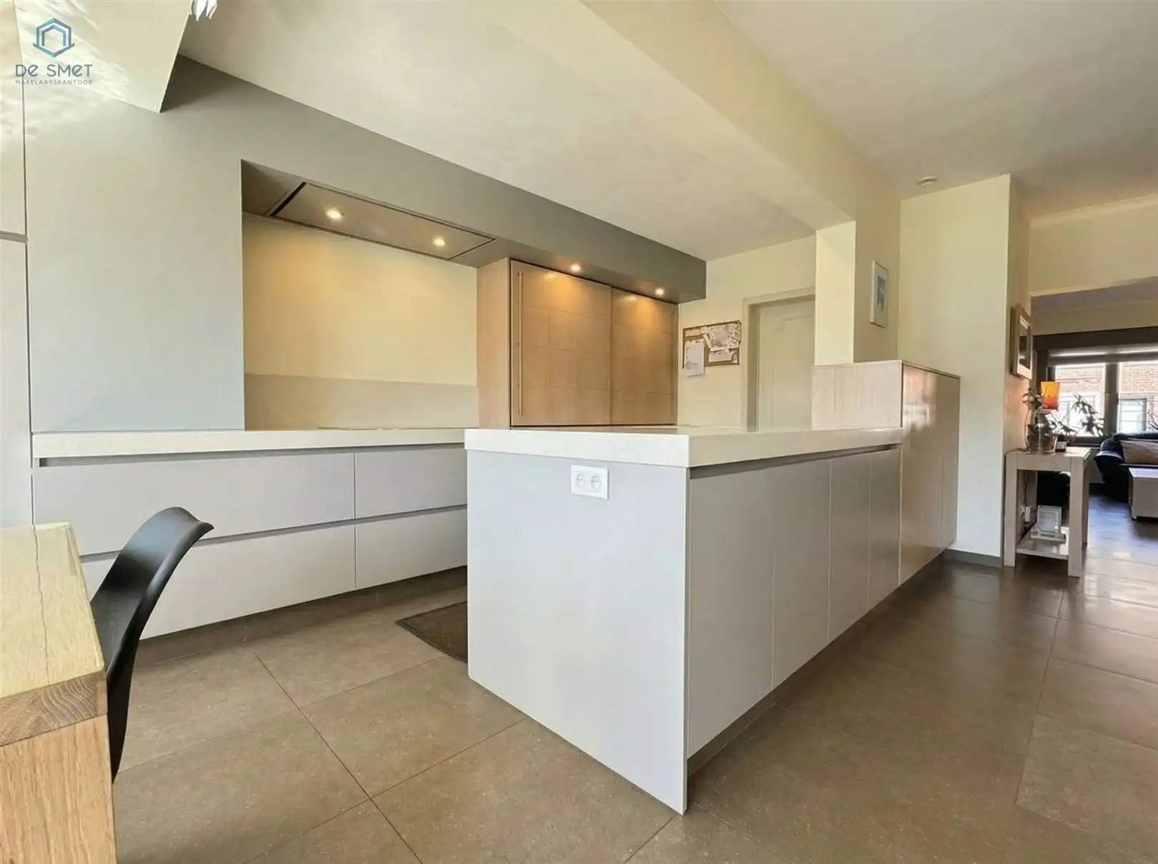 Verrassend ruime instapklare woning met 5 slaapkamers, garage en zonnepanelen! foto 6