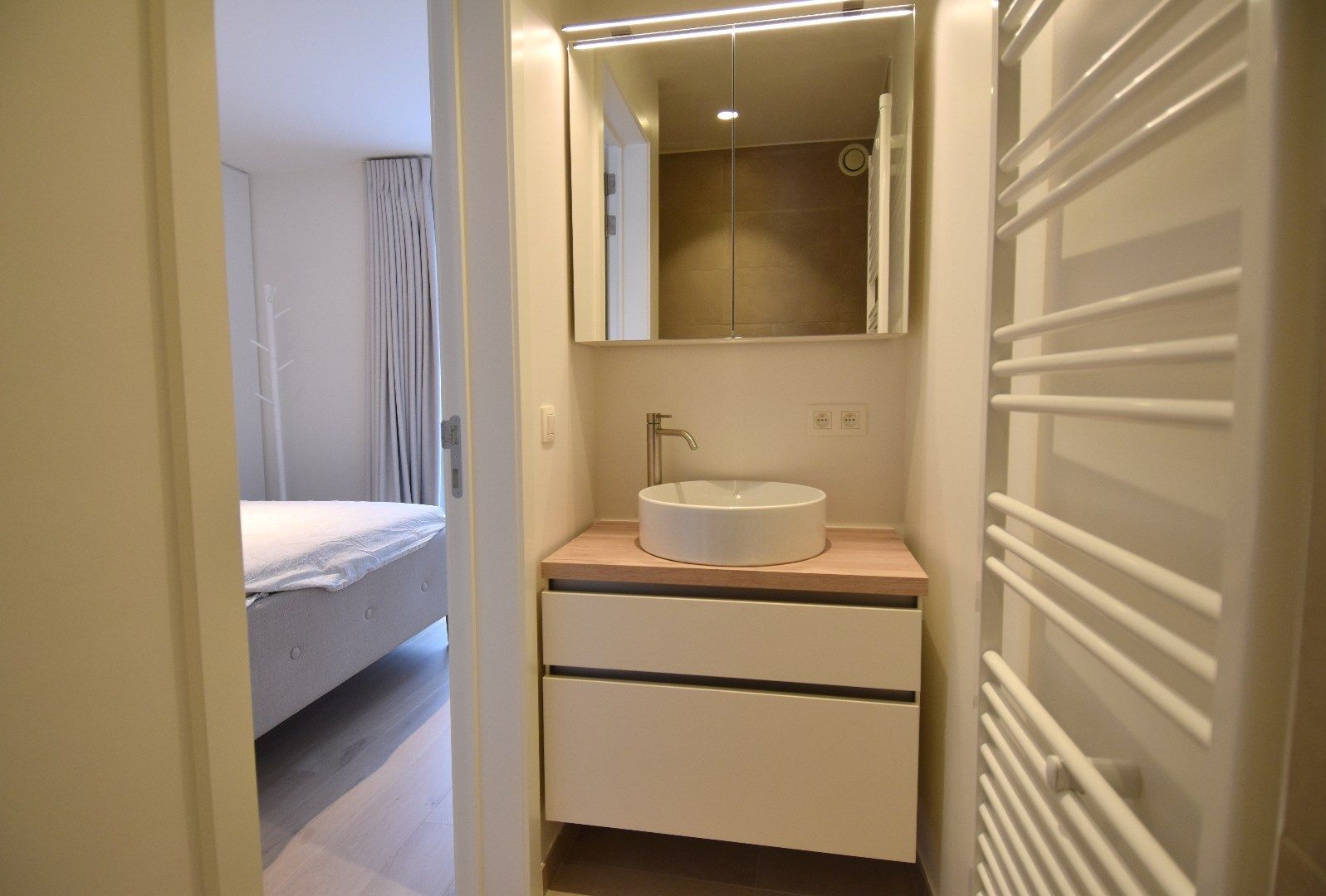 Luxe 1 slaapkamer appartement met terras in centrum Kortrijk foto 7