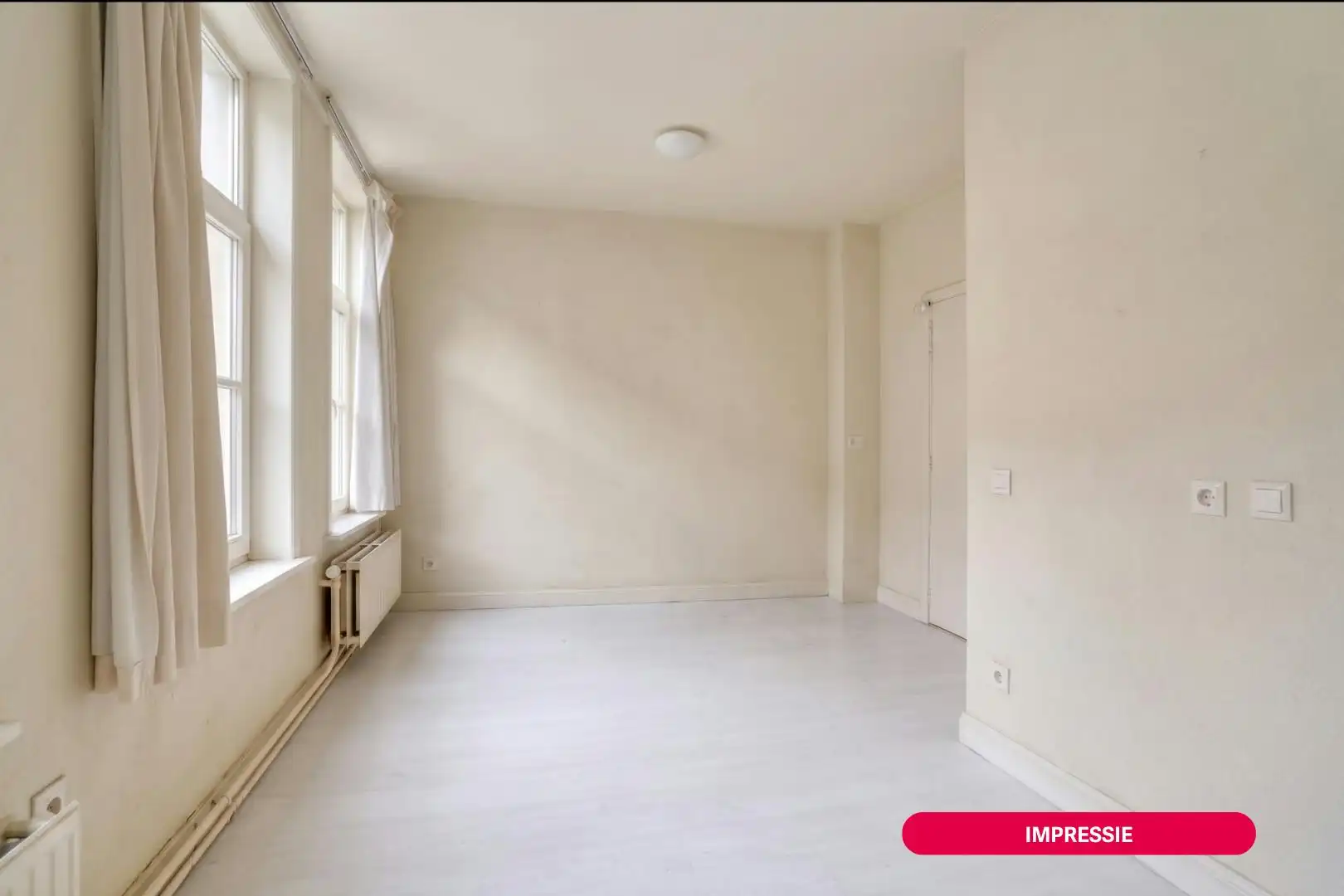 Karaktervol huis te renoveren in Brugge nabij het station foto 9