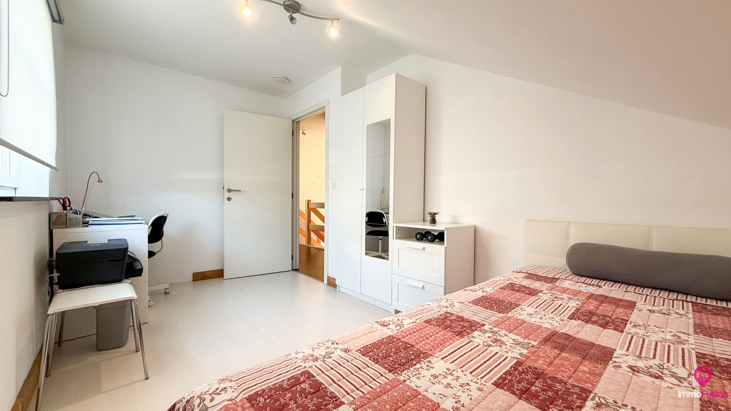 Instapklaar duplex appartement met 3 slaapkamers en terras! foto 22