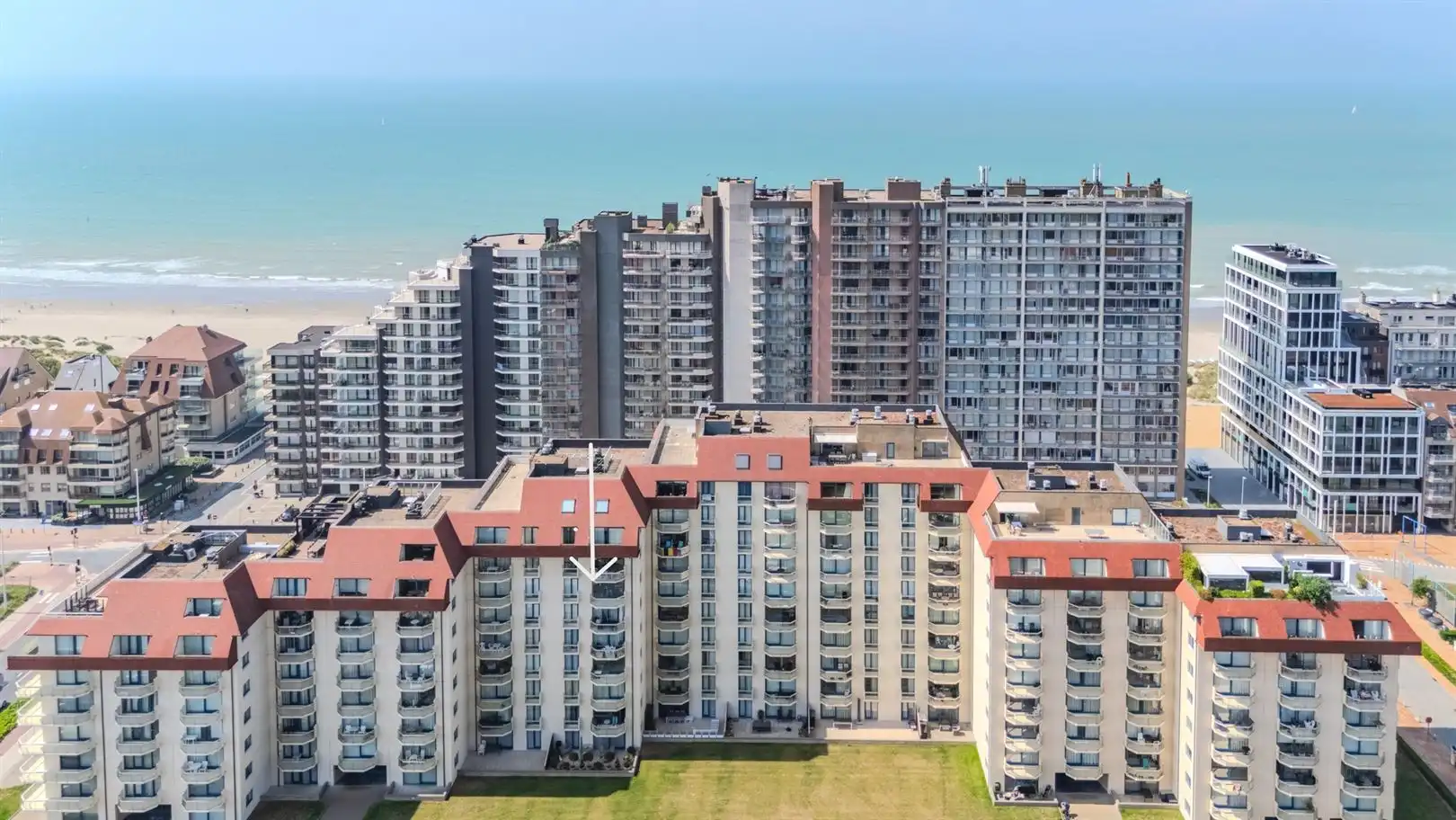 Uniek afgewerkt appartement zongericht in perfecte staat foto 2