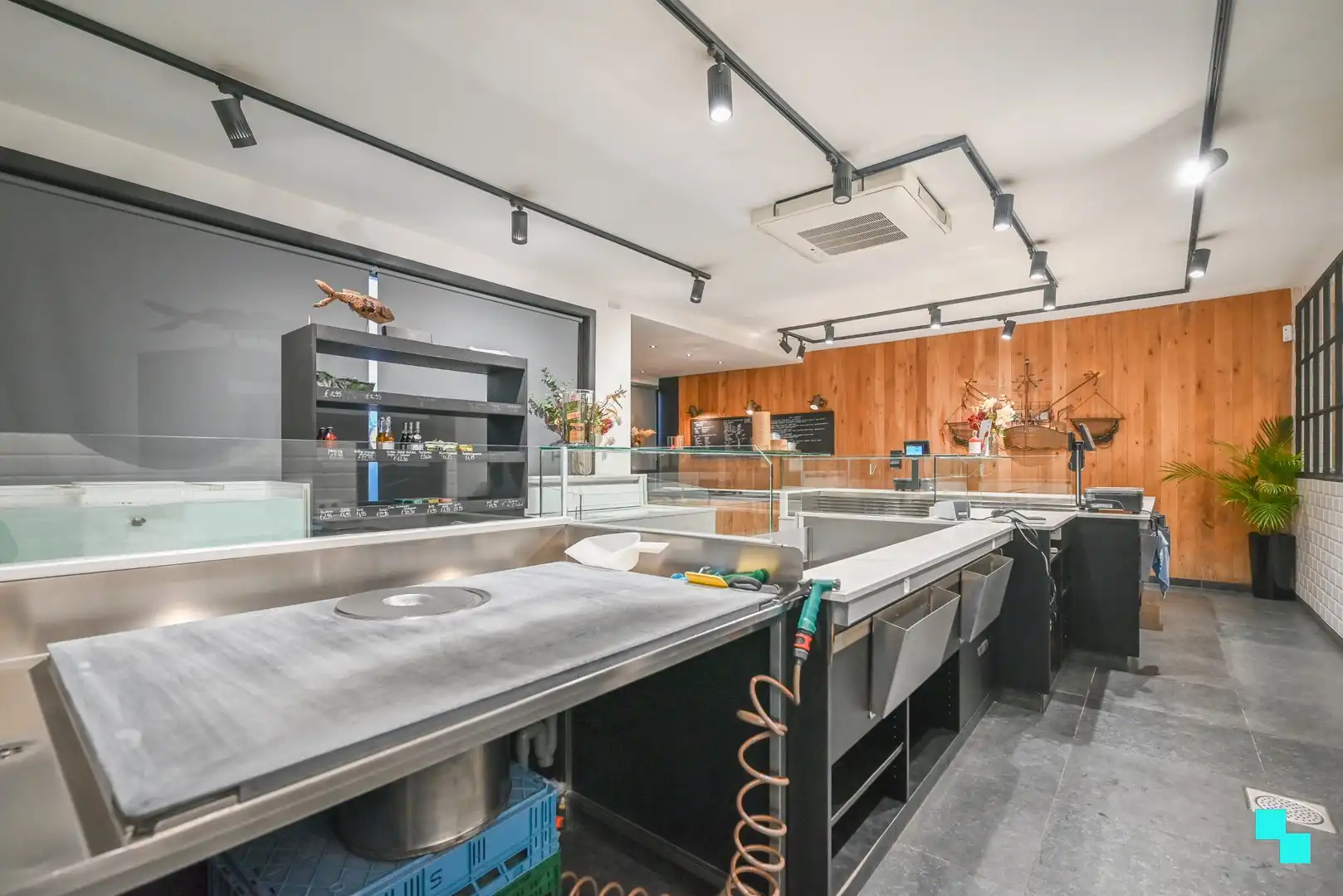 Multifunctionele handelszaak met loods en appartement in Anzegem! foto 4