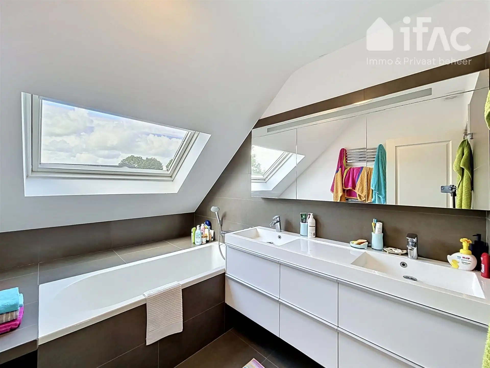 Smaakvol gerenoveerde Villa met 5 slaapkamers en leuke tuin foto 27