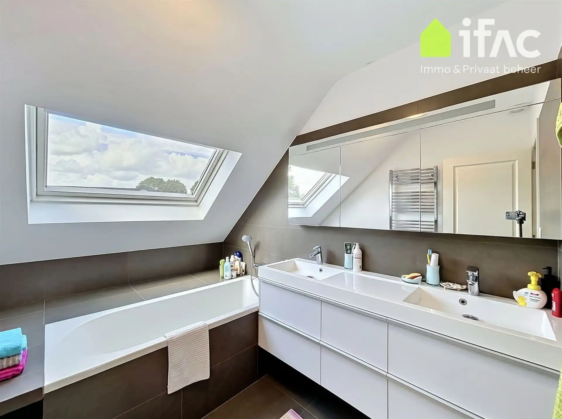 Smaakvol gerenoveerde Villa met 5 slaapkamers en leuke tuin foto 27