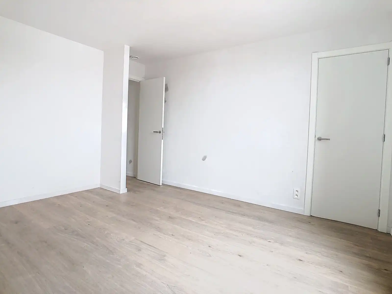 The Hallery: appartement met 2 slkmrs - terras - staanplaats foto 6