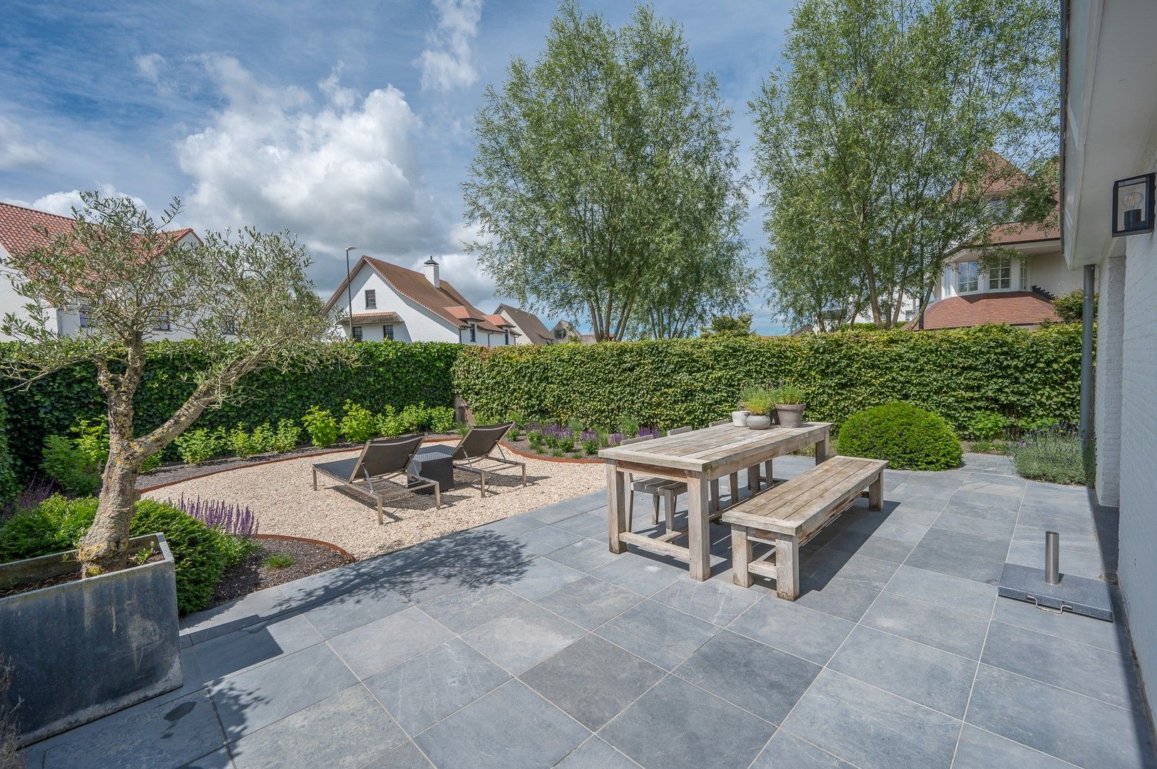 Charmante koppelvilla met zonnige tuin en terrassen, op fietsafstand van het centrum en de zee. foto 15