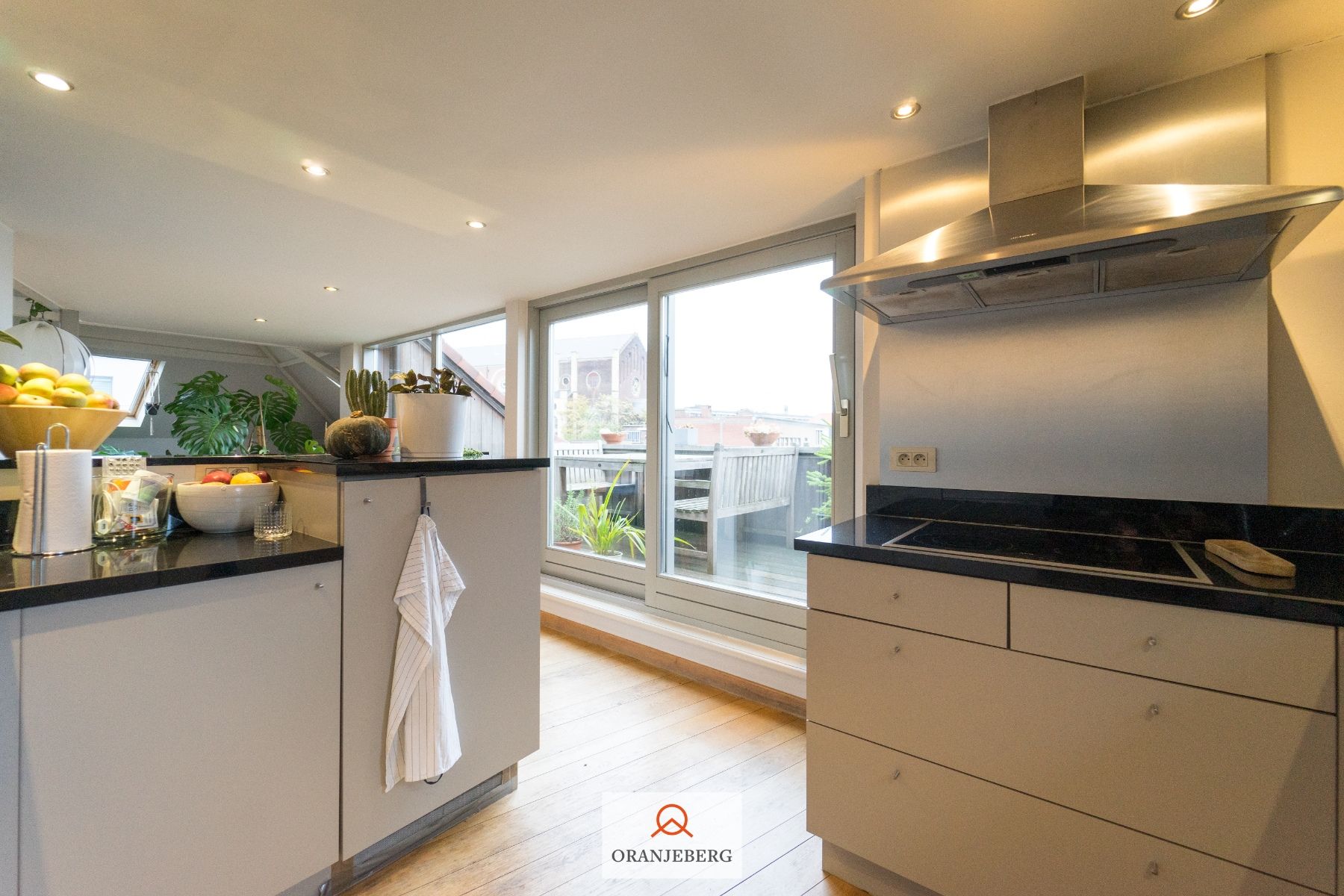 Prachtig BEMEUBELD dakappartement met terras vlakbij Zuid foto 10