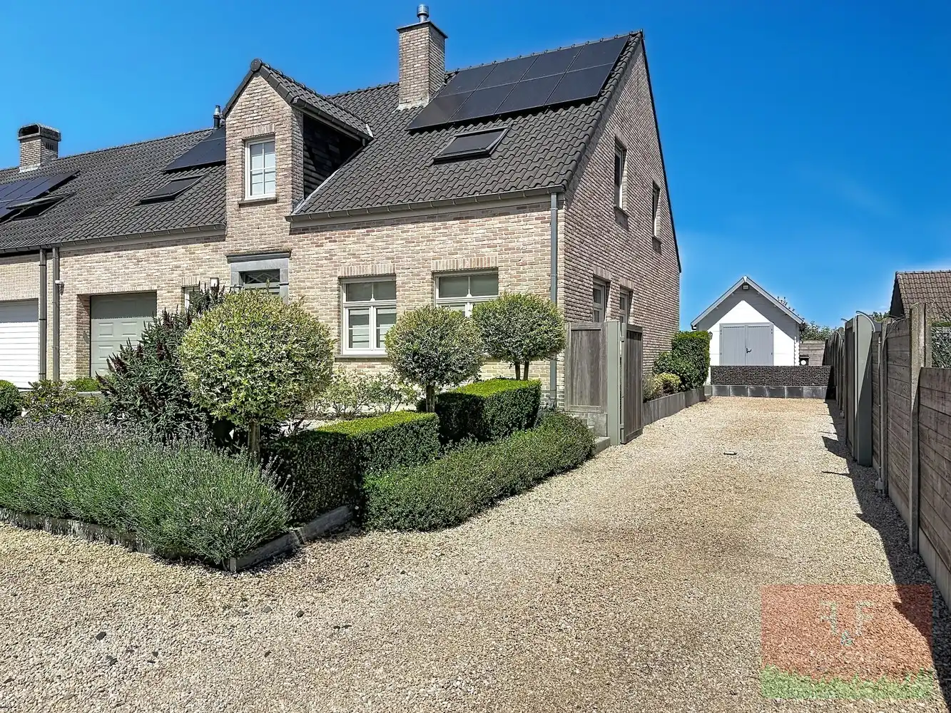 Energiezuinige instapklare HOB met garage en prachtige tuin te Bavegem foto 2