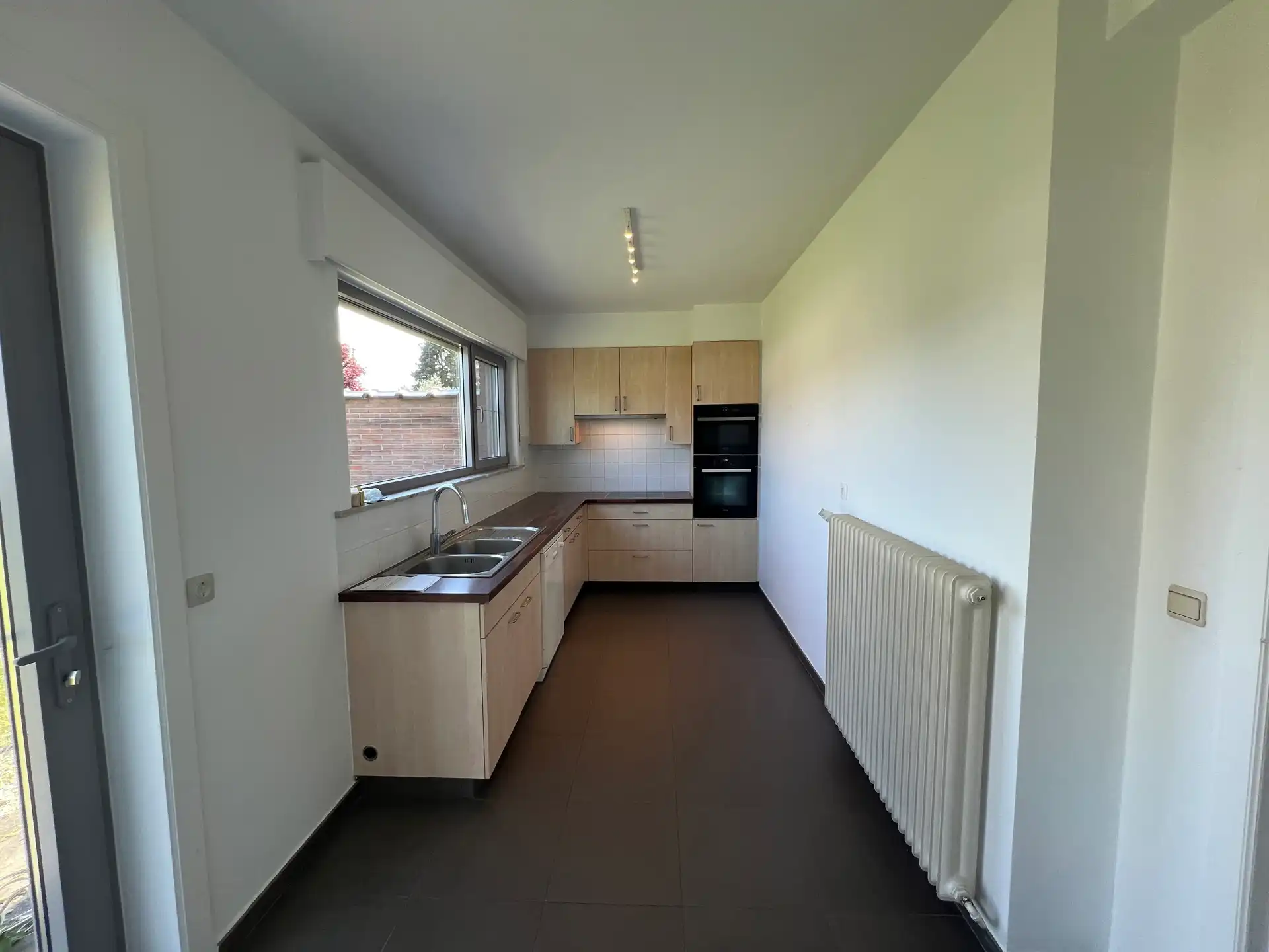 Zeer ruime woning met 4 slaapkamers nabij centrum. foto 6