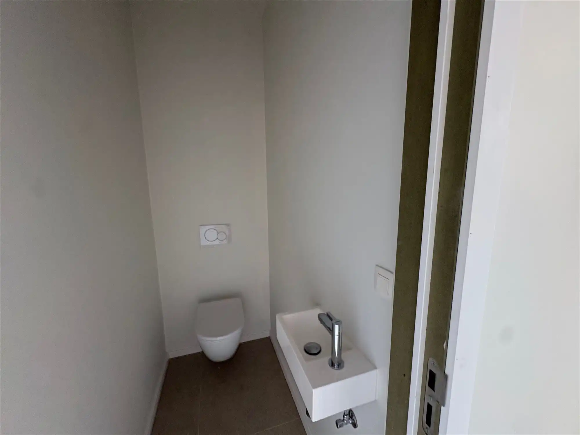 Ruim appartement met 1 slaapkamer en extra grote tuin. foto 19