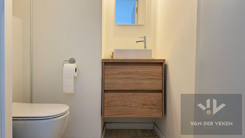 Stijlvol duplexappartement met 2 SLPK in hartje Hasselt foto 13