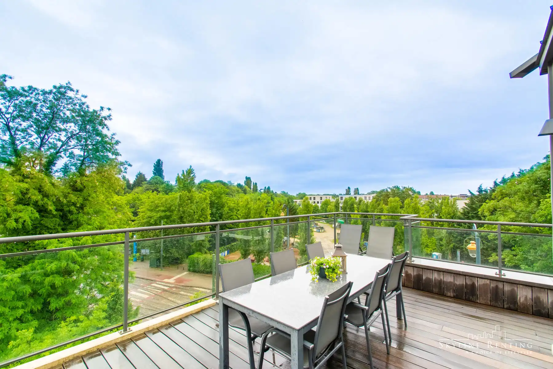Mooi gemeubileerd app. 2 K + terras (Ter Kamerenbos)  foto {{pictureIndex}}