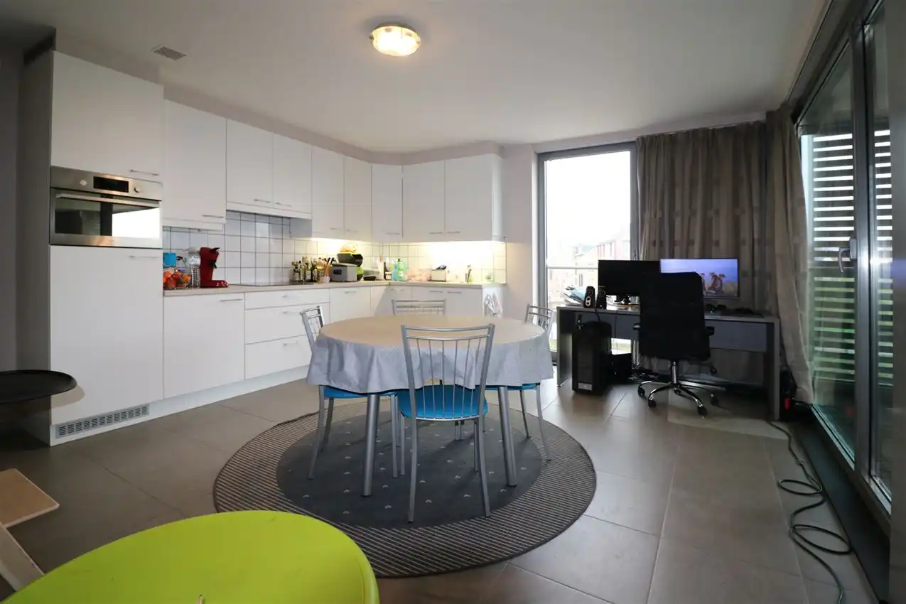 Appartement met 2 slaapkamers, mooi terras, inclusief garage  foto 3