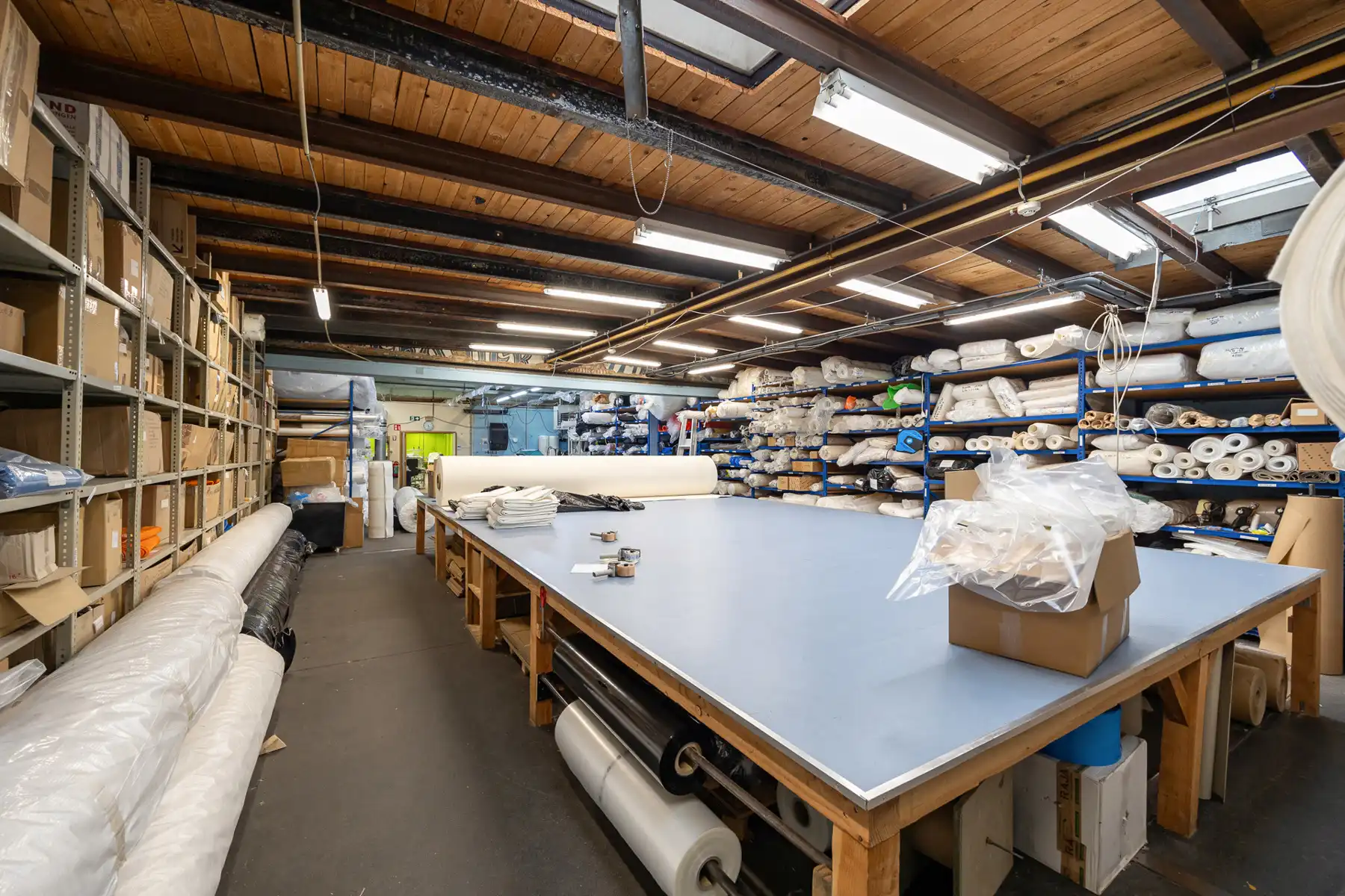 Kantoorgebouw met atelier op voll. bebouwd perceel van 528m² foto 9