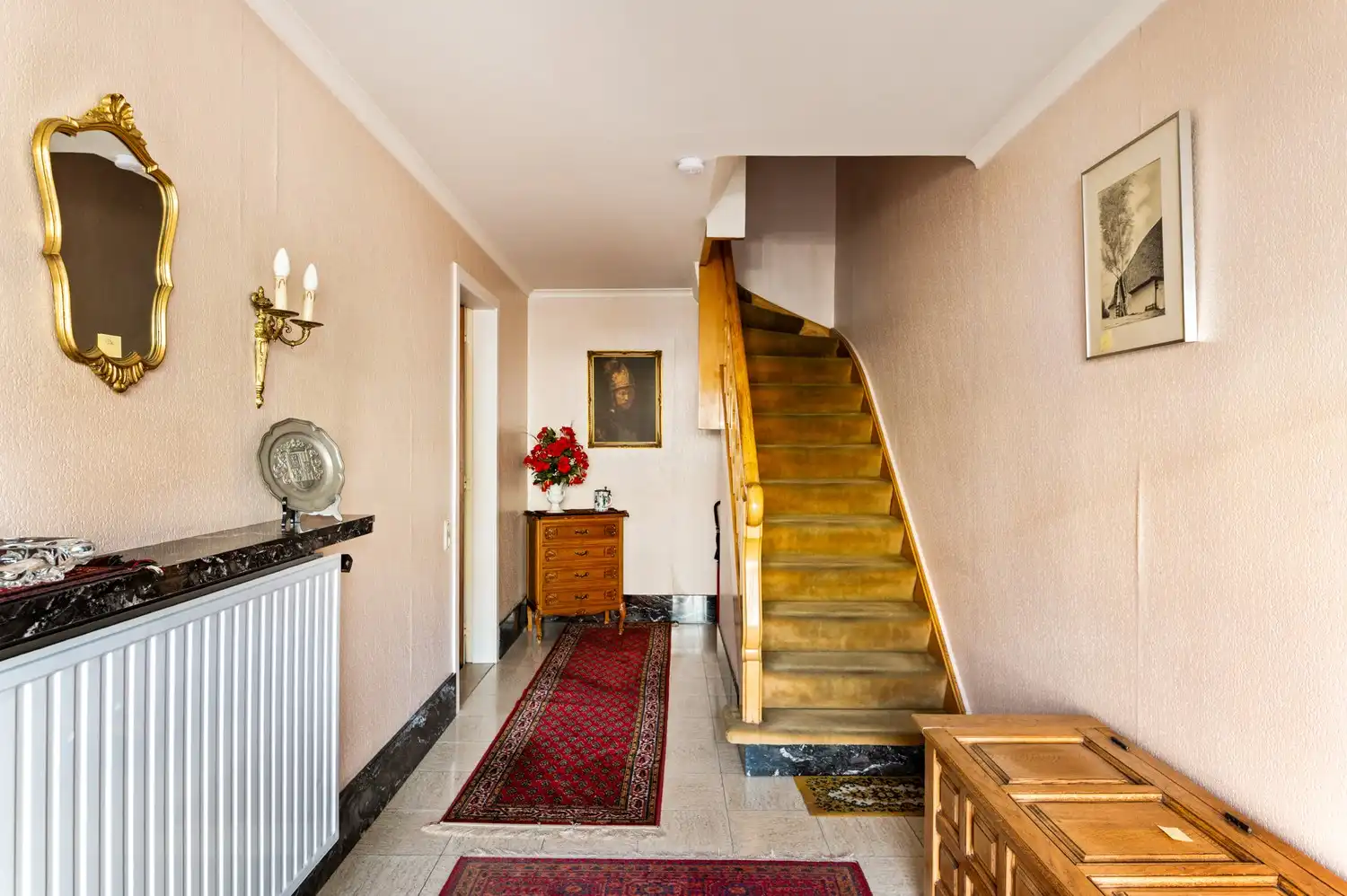 Charmante bel-etage met 4 slaapkamers, tuin en garage met oprit in Deurne! foto 3