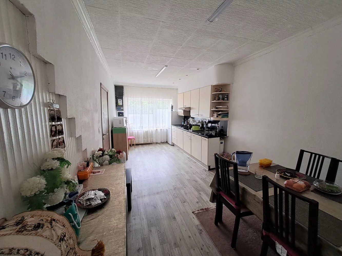 Rijwoning aan de stadsrand foto 5