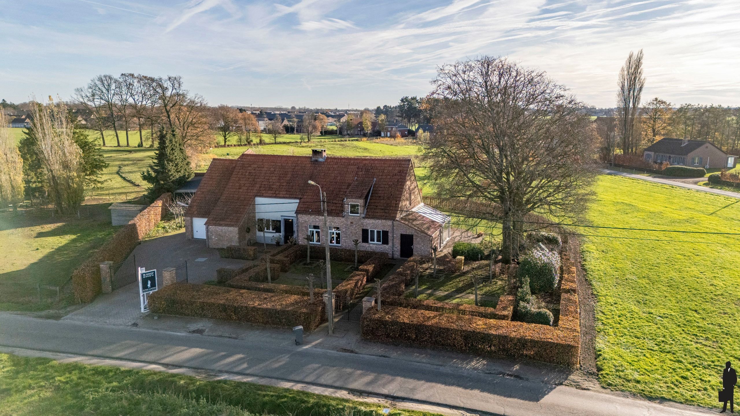 Landelijk gelegen woning in Minderhout op ca 9.000 m² grond foto {{pictureIndex}}