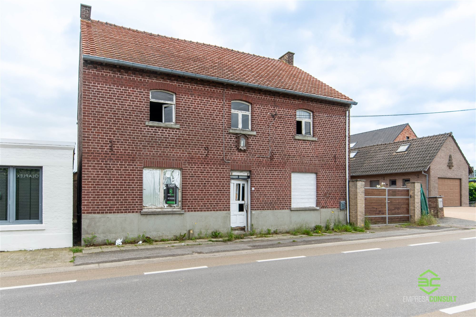 Te renoveren woning met 6 slaapkamers foto 2