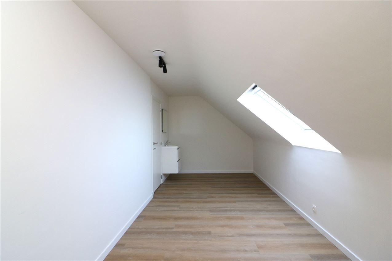 Prachtige nieuwbouwwoning met 4 slpk. met gusntige ligging foto 24