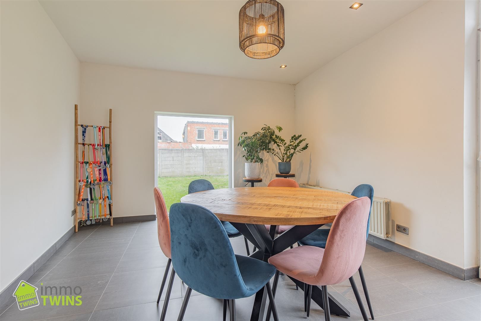 Ruime en lichtrijke gezinswoning met zonnige tuin en inpandige garage in Lebbeke foto 12