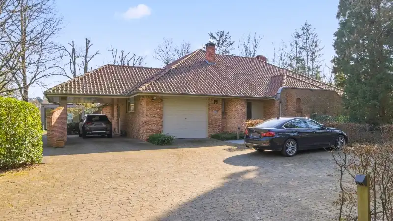 Exclusief gelegen villa van 345m² op 30 are met grote vijver foto 24