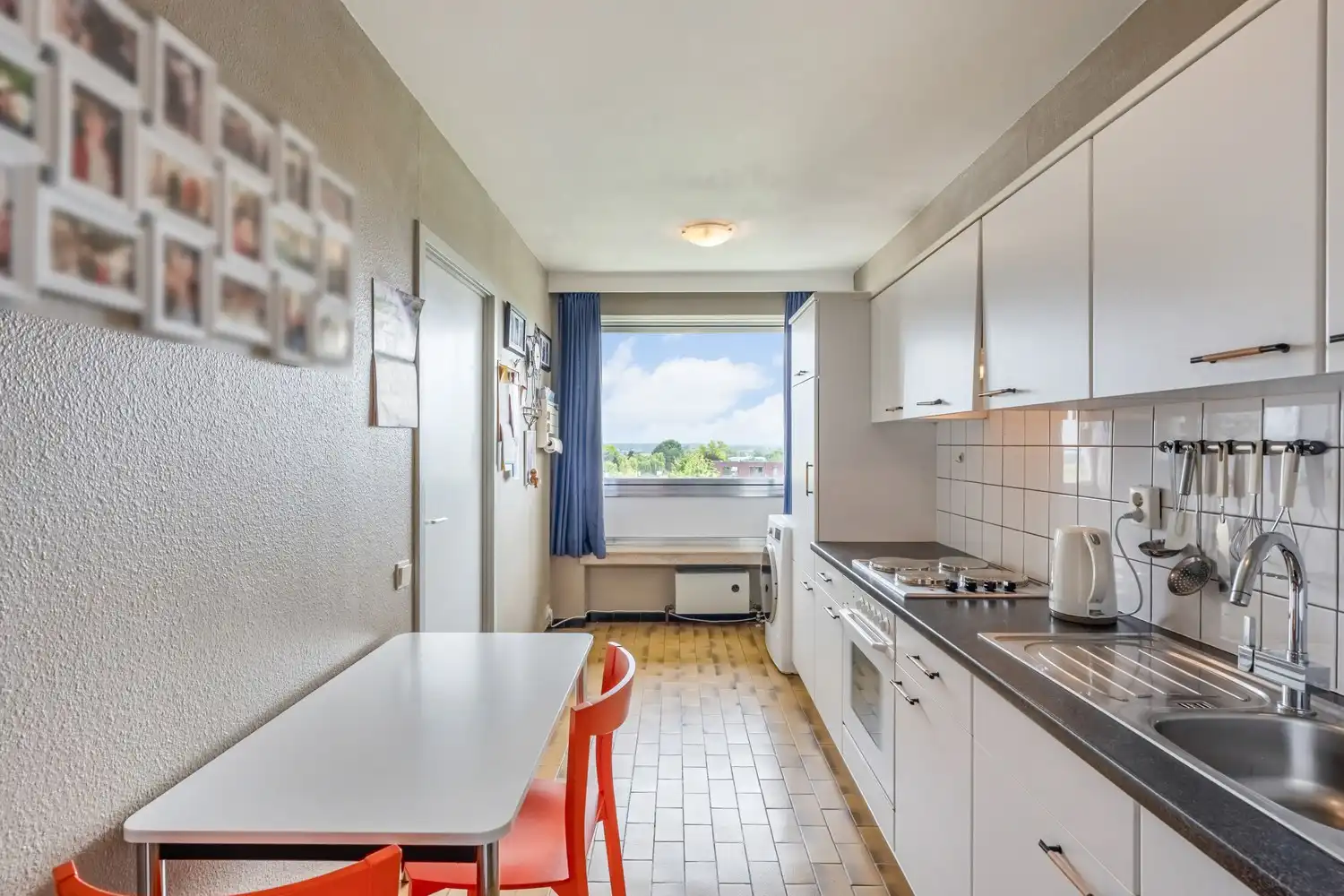 Ruim appartement met 2 slaapkamers, ondergrondse autostaanplaats en kelderberging. foto 13