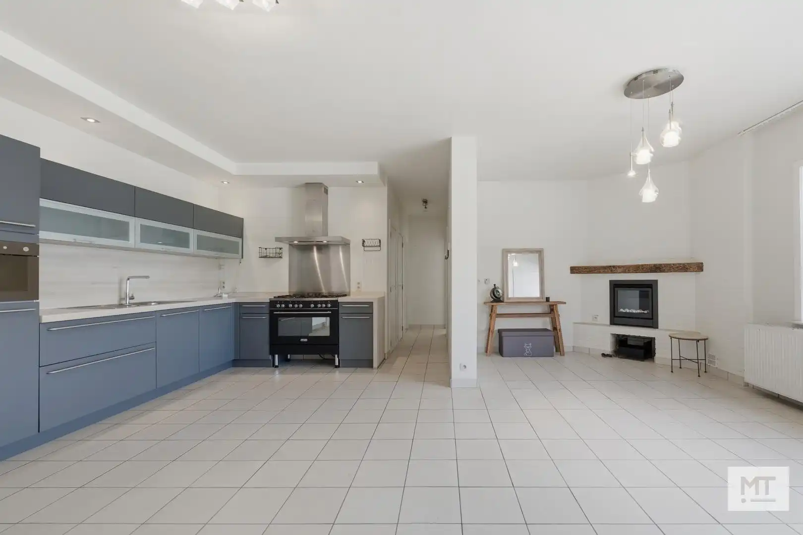 Gelijkvloers twee-slaapkamerappartement met garage te koop in het centrum van Langemark foto 5