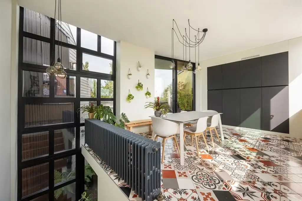 Unieke woning met eclectische gevels en dakterras foto 5