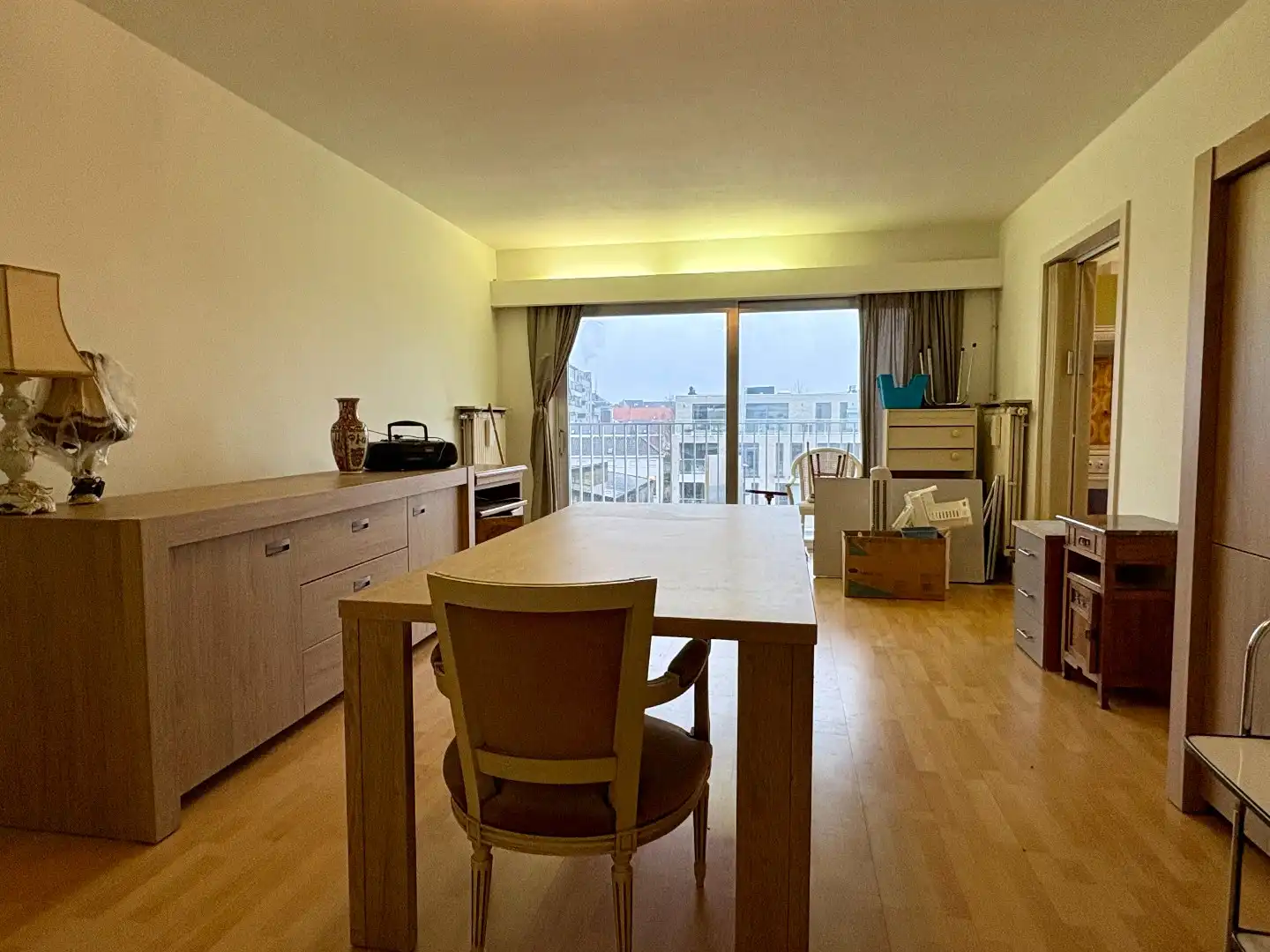 Appartement met 2 slaapkamers en staanplaats op de markt van Harelbeke  foto 4