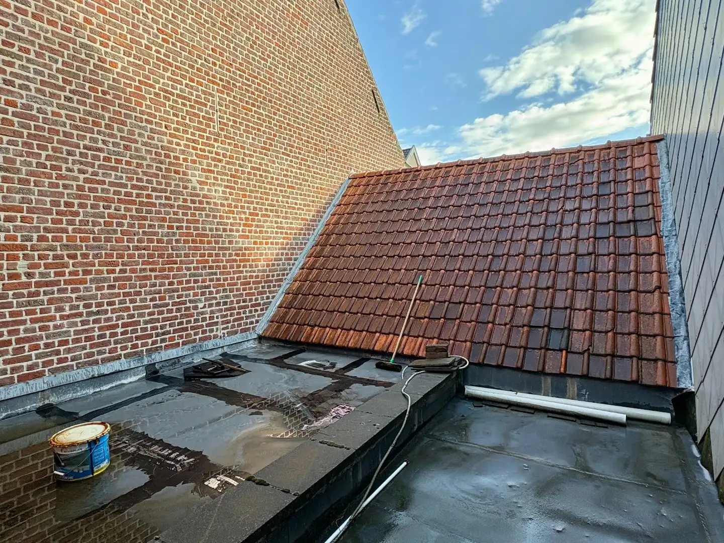 Multifunctioneel gebouw te koop (combinatie wonen & werken) - sauna en winkel - garage - 2 duplexappartementen foto 15