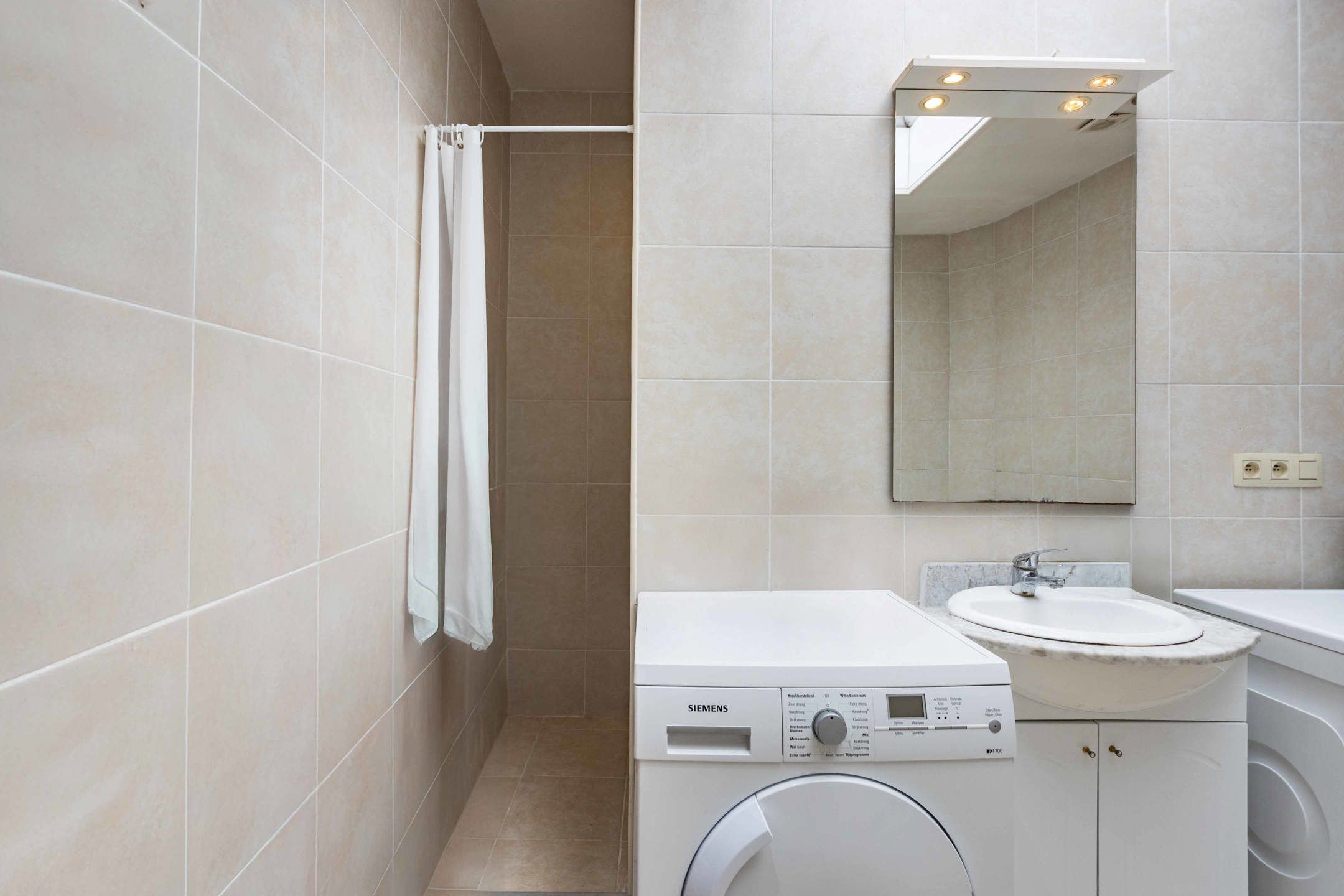 Interessante aankoop: op te frissen woning vlakbij centrum. foto 10