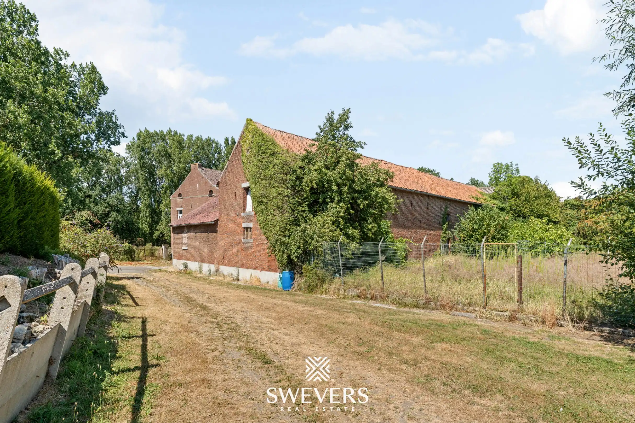 Karaktervolle vierkantshoeve op ruim 4 hectare met uitzonderlijk veel potentieel foto 44