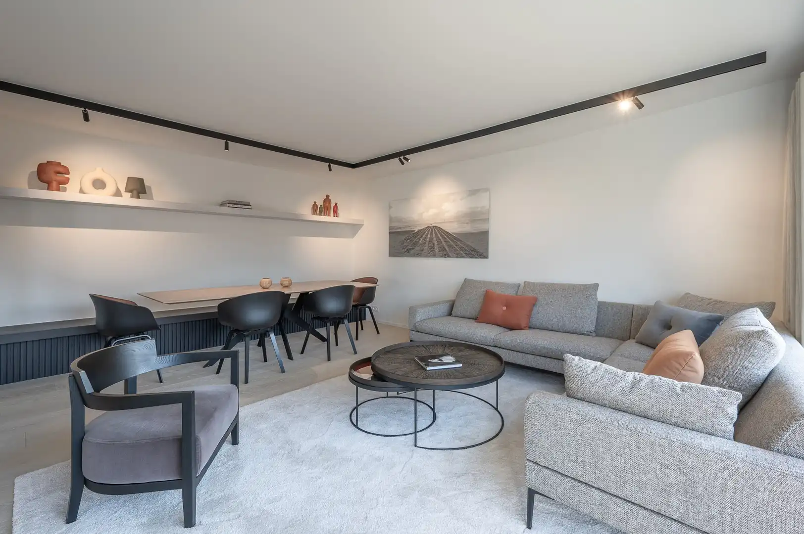 Zonnig gerenoveerd appartement met zuidwest gericht terras en open zicht op wandelafstand van het strand in hartje Zoute. foto 6