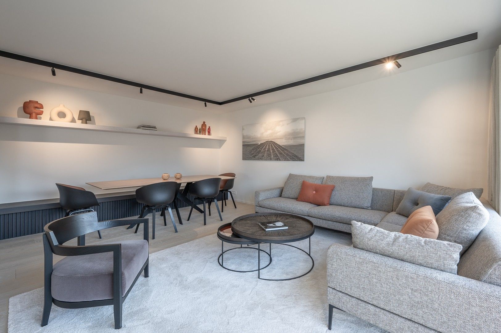 Zonnig gerenoveerd appartement met zuidwest gericht terras en open zicht op wandelafstand van het strand in hartje Zoute. foto 6