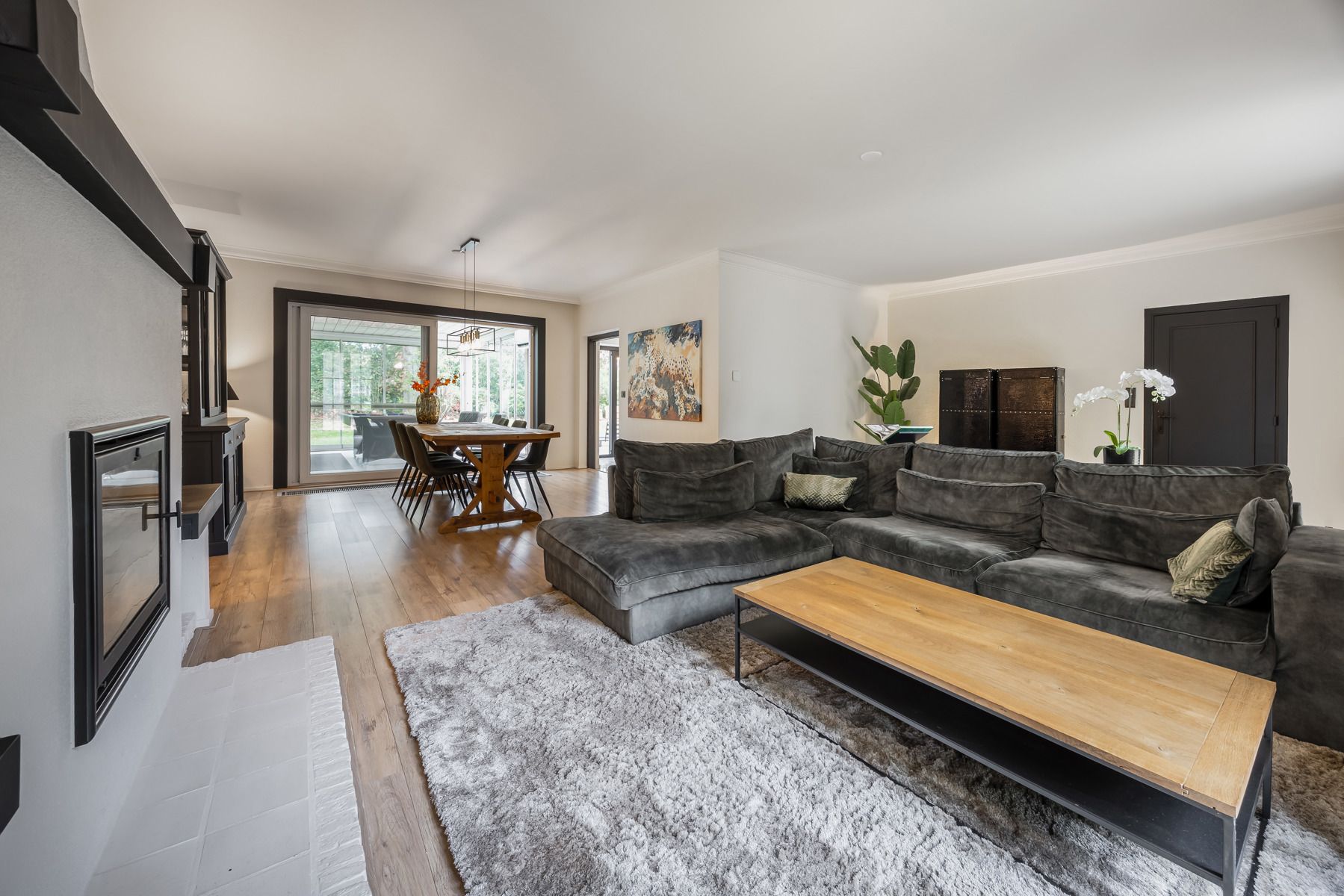 Tijdloze, verrassend ruime villa op grondstuk van 2000m2 foto 6